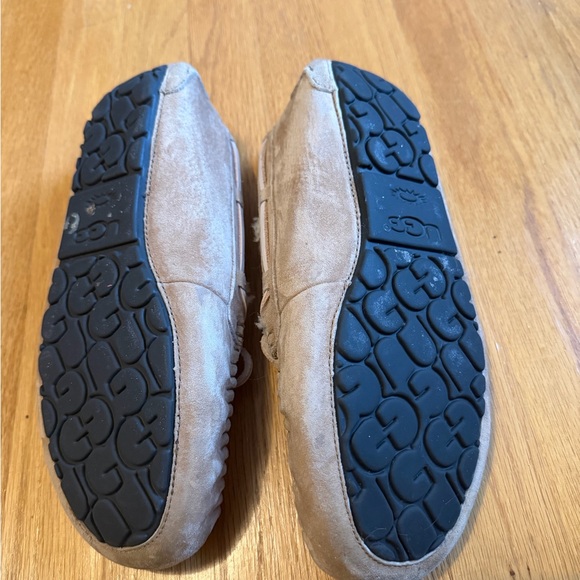 PRICE DROP - UGG Slippers in Tan with Cream Lining, Pink Ribbon - Picture 3 of 3